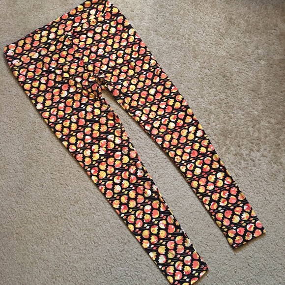 LuLaRoe TC Tulip Print Leggings w Black Background - Picture 2 of 5